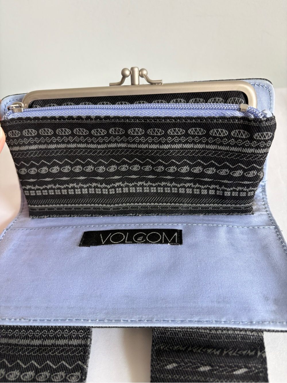 Volcom Patterned Wallet / Clutch - Picture 4 of 8